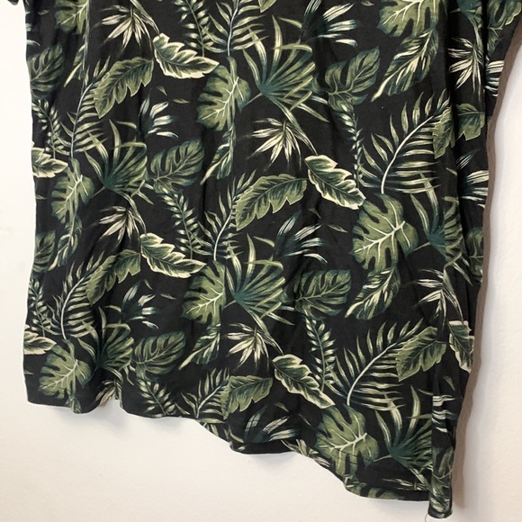 Mens WXYZ green leafs jungle short sleeve Tshirt. Size Large. Made in India. - Picture 5 of 7